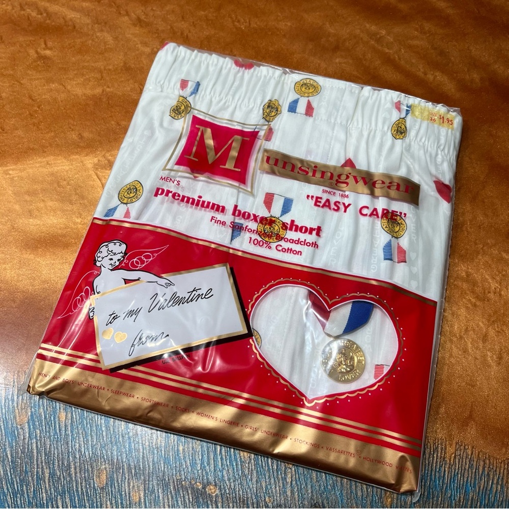 Vintage MunsingWear Novelty Gift Worlds Greatest Lover Medal Hearts Boxer shorts